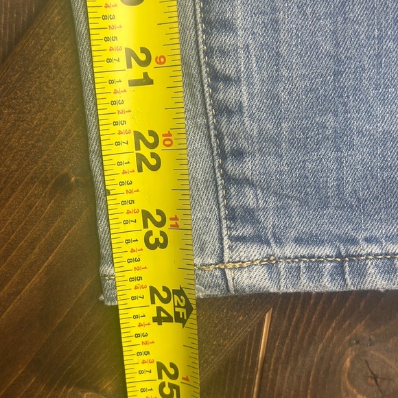 DKNY•SOHO Skinny•SIZE 8•slight distressing•Pre-Loved•good condition (13) - Picture 10 of 11